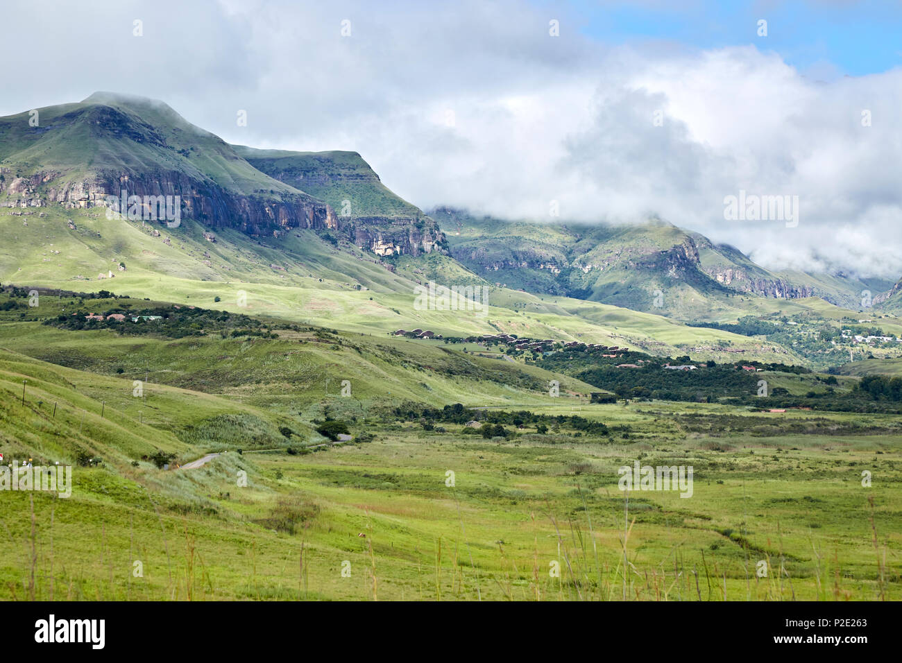 Trekking in the Drakensberg mountains, South Africa Stock Photo - Alamy