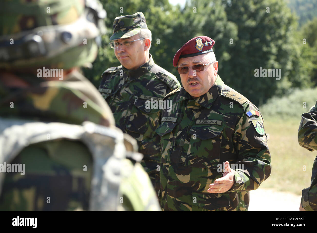 Romanian soldier Maj. Gen. Petrica lucian Foca, Commander of the 2nd Infantry Division, Getica speaks with Romanian soldiers of the 33rd Mountain Battalion Posada while conducting a Distinguished Visitors tour during exercise Combined Resolve VII at the U.S. Army’s Joint Multinational Readiness Center in Hohenfels Germany, Sept. 6, 2016. Combined Resolve VII is a 7th Army Training Command, U.S. Army Europe-directed exercise, taking place at the Grafenwoehr and Hohenfels Training Areas, Aug. 8 to Sept. 15, 2016. The exercise is designed to train the Army’s regionally allocated forces to the U.S Stock Photo