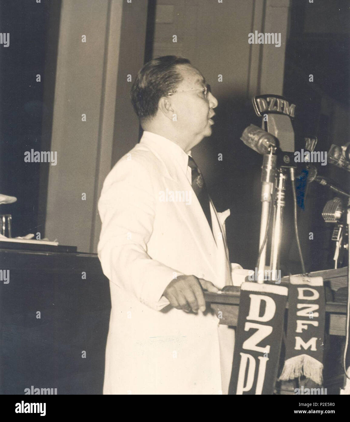 . English: President Elpidio Quirino delivering his third State of the Nation Address, January 22, 1952. 22 January 1952. Malacañang Palace 18 Elpidio Quirino speech Stock Photo