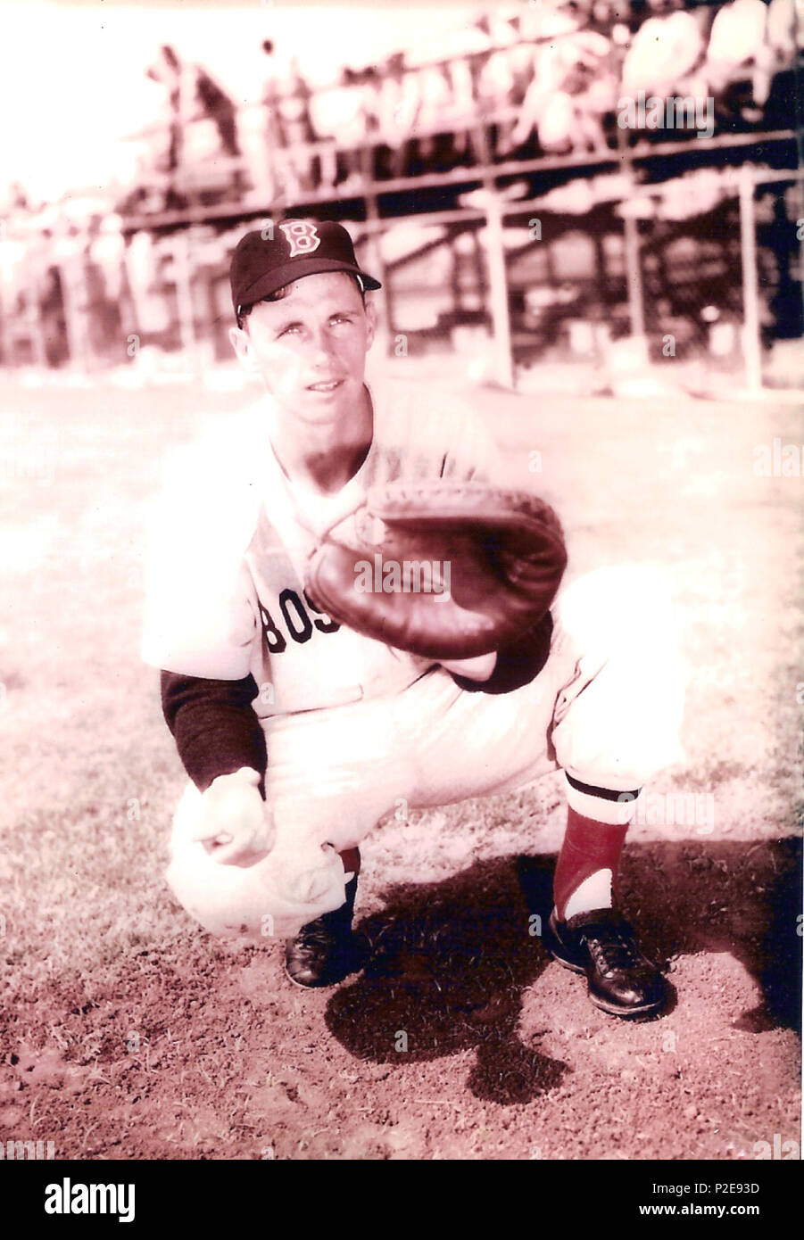 . English: Samuel Charles White (July 7, 1928 - August 5, 1991) was a Major League Baseball catcher and right-handed batter who played with the Boston Red Sox (1951-59), Milwaukee Braves (1961) and Philadelphia Phillies (1962). 1952. Boston Red Sox staff photographer 50 Samuel Charles White Stock Photo