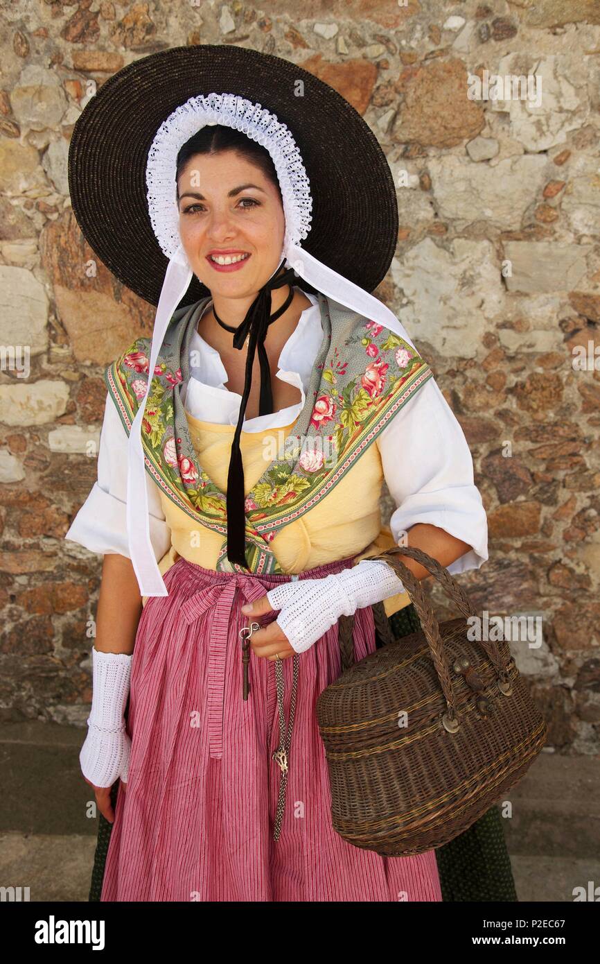 Provencal costume hi-res stock photography and images - Alamy