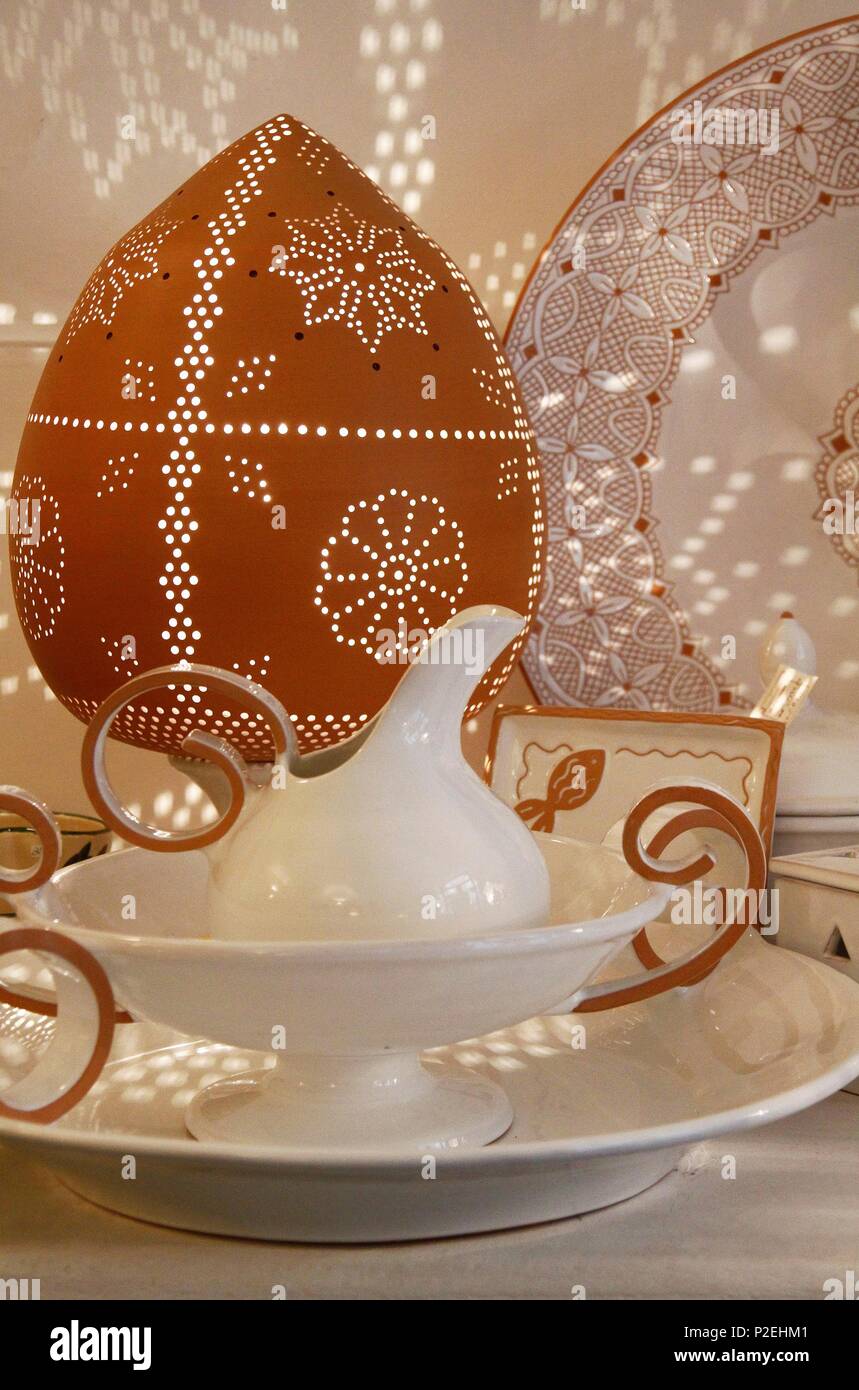 Italy, Puglia, Ostuni, Crockery, lamp and fine ceramics decorated by hand, exposed in the shop Suma Stock Photo