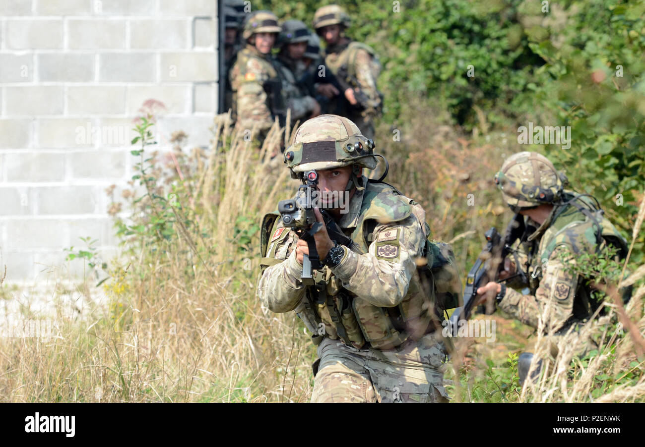 Montenegrin army soldiers from the 1st Infantry Unit, Montenegro Armed