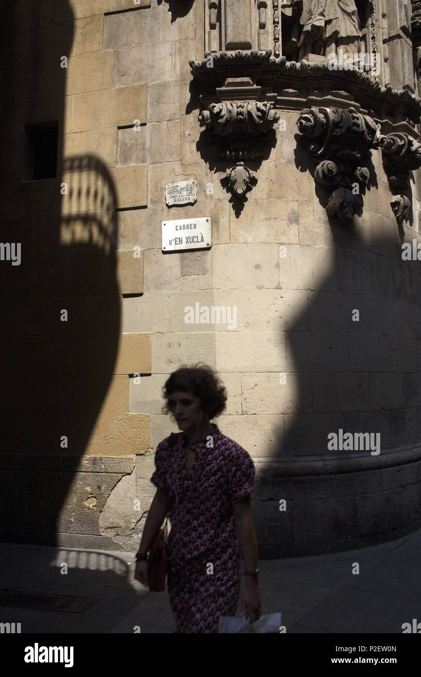 SPAIN - Catalonia - Barcelonés (district) - Barcelona. Barcelona; esquina carrer d'en Xuclà / Carme (barrio del Raval); detalle Esglesia / Iglesia de Betlem. Stock Photo
