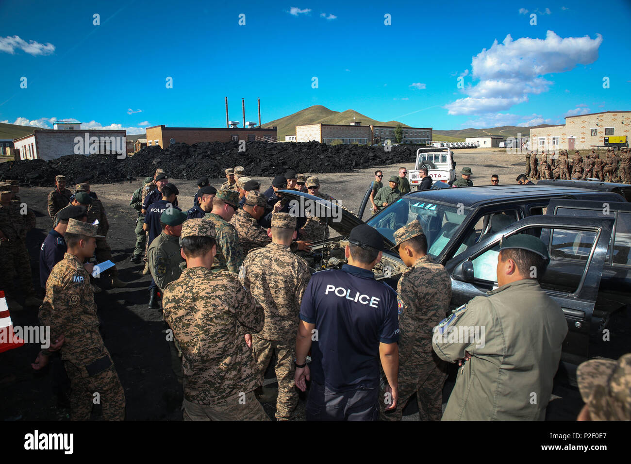 Mongolian Armed Forces and Mongolian Police learn about vehicle control points during Non-Lethal Weapons Executive Seminar (NOLES) 2016 at the Five Hills Training Area, Mongolia, Sept. 13, 2016. U.S. Marines with 3rd Law Enforcement Battalion, III Marine Expeditionary Force, instruct the Mongolian Armed Forces about the importance of vehicle control points training while maintaining peacekeeping operations. NOLES is a regularly scheduled field training exercise and leadership seminar hosted annually by various nations throughout Asia-Pacific. (U.S. Marine Corps photo by Cpl. Jonathan E. LopezC Stock Photo
