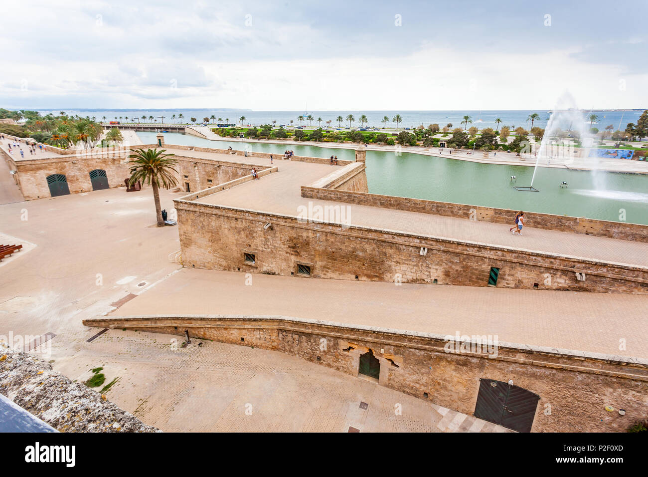 Tourists on the Dalt Murada, the Renaissance seawall at Parc de la Mar, historic city centre, Ciutat Antiga, Palma de Mallorca, Stock Photo