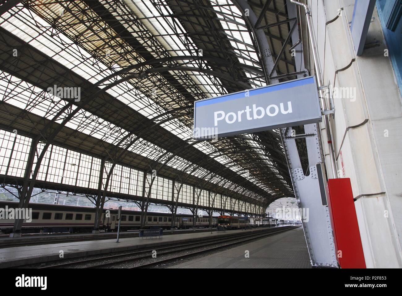 SPAIN - Catalonia - Alt Empordá (district) - GERONA. Portbou; estación internacional de trenes. Stock Photo