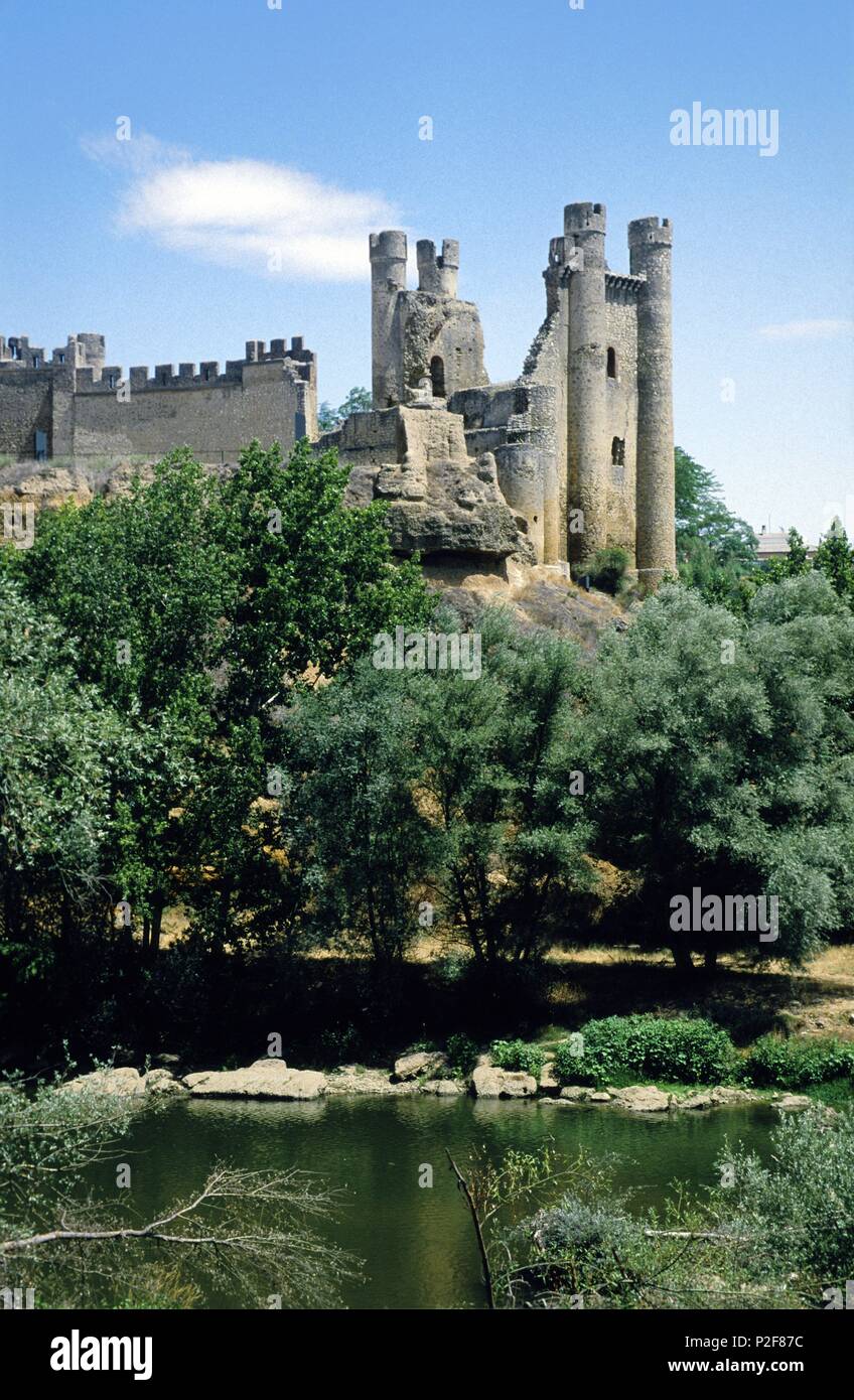 . Castillo de Valencia de Don Juan y río Esla. Stock Photo