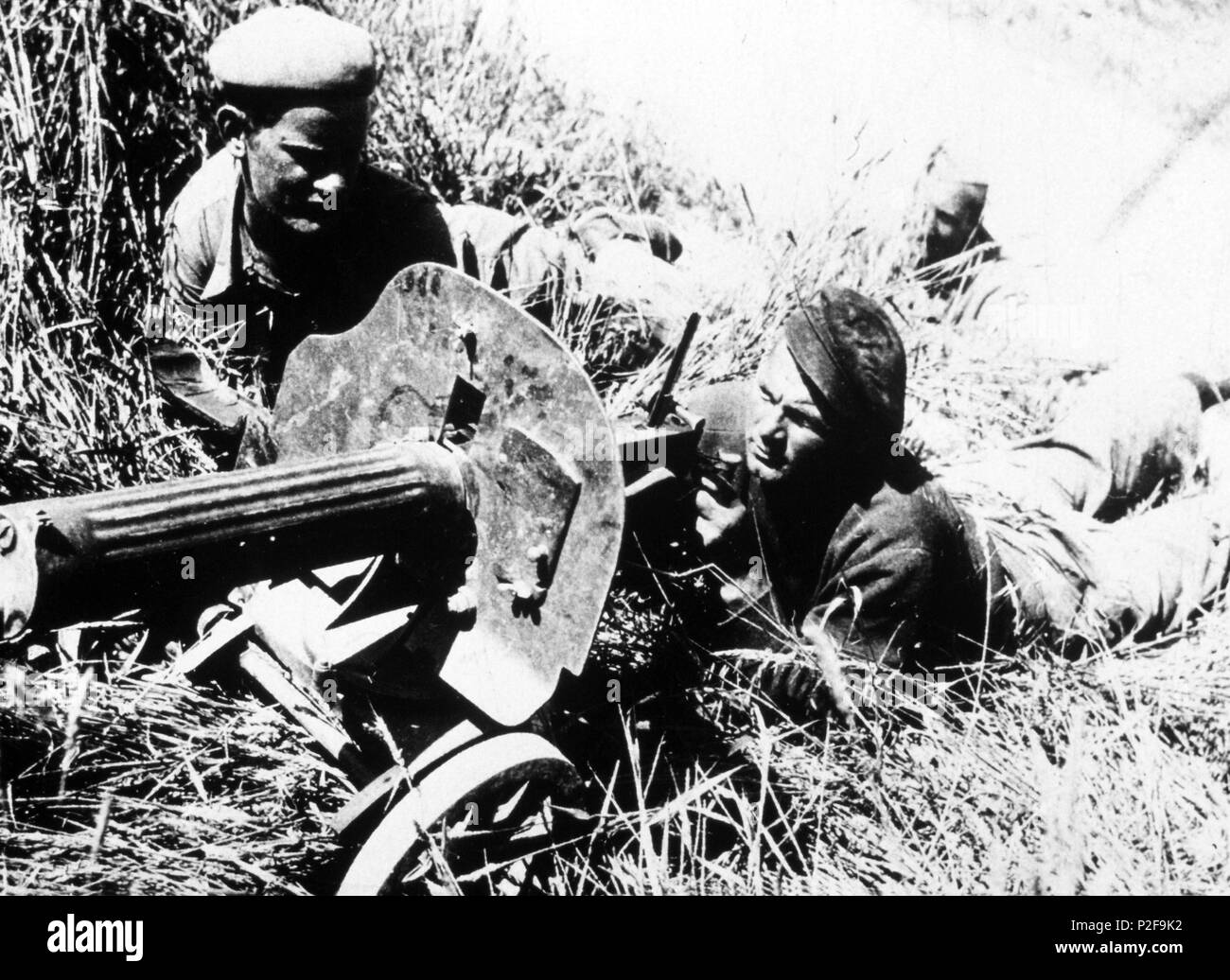 Spanish Civil War. International brigade using the 'Tashanka', the WWI Russian machine gun.May 1938. Stock Photo