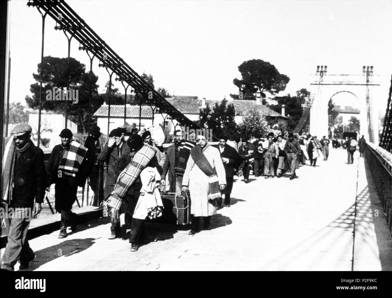 Spanish Civil War. Militiamen across the international bridge near Perpignan. February, 6 1944. Stock Photo