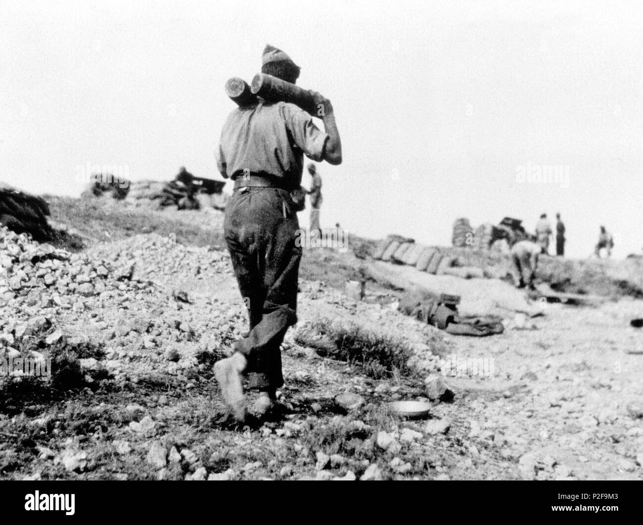 Soldiers carrying ammunition hi-res stock photography and images - Alamy