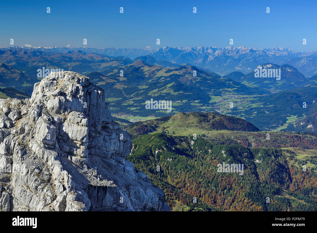 View from summit of Rothorn to Rothoernl, Karwendel range and Rofan range, Nurracher Hoehenweg, Rothorn, Loferer Steinberge rang Stock Photo