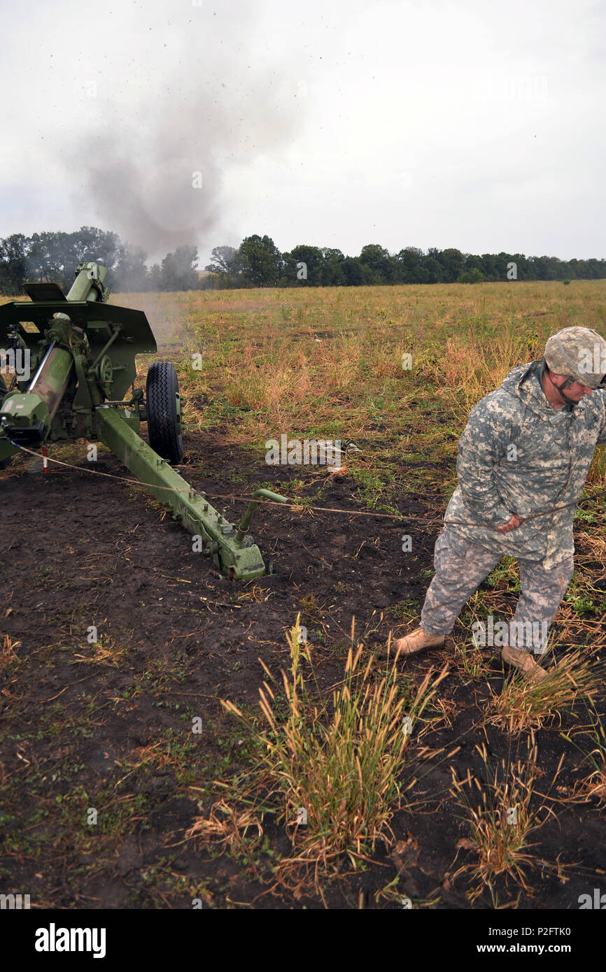 BULBOACA TRAINING AREA, MOLDOVA  – North Carolina National Guard Army Staff Sgt. Michael Hooker of B Battery, 1st Battalion, 113th Field Artillery Regiment (113th FA), fires a Moldovan military M1938 howitzer at Bulboaca Training Area, Moldova, Sept. 20, 2016, as part of Multinational Exercise Fire Shield 2016.  Moldovan Artillery crews invited several NCNG Soldiers to join their training.  The exercise, hosted by the Republic of Moldova Sept. 9-25, 2016, is an opportunity for the 113th FA and NCNG’s 1st Battalion, 120th Infantry Regiment (120th INF) to develop relationships and improve capabi Stock Photo