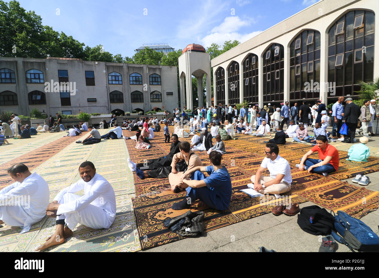 London UK. 15th June 2018.  Muslim worshippers attend Friday prayers to celebrate Eid Al Fitr at the Regents PArk Mosque in West London which signals  the end of the holy month of Ramadan Credit: amer ghazzal/Alamy Live News Stock Photo