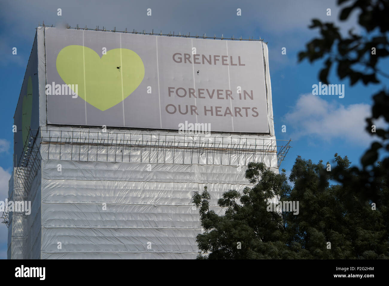 London, UK. 14th June 2018. The cladding on the tower - The first anniversary of the Grenfell Tower Disaster Credit: Guy Bell/Alamy Live News Stock Photo
