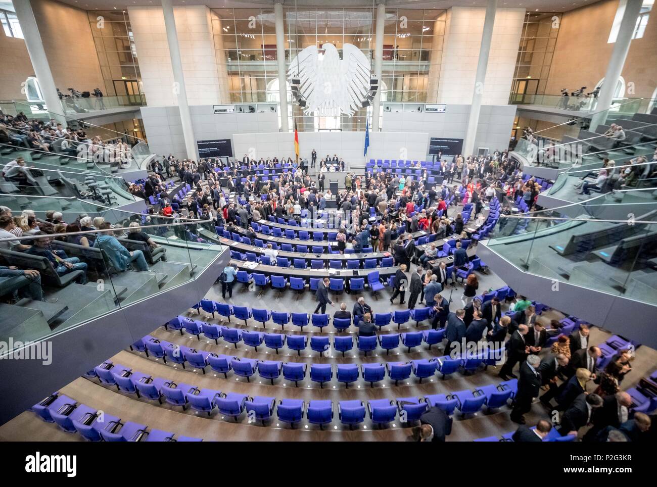 15 June 2018, Germany, Berlin: Deputies casting their votes during the roll call vote on family reunions for migrant families in the plenary hall of the Reichstag building during the 40th session of the Bundestag. Photo: Michael Kappeler/dpa Credit: dpa picture alliance/Alamy Live News Stock Photo