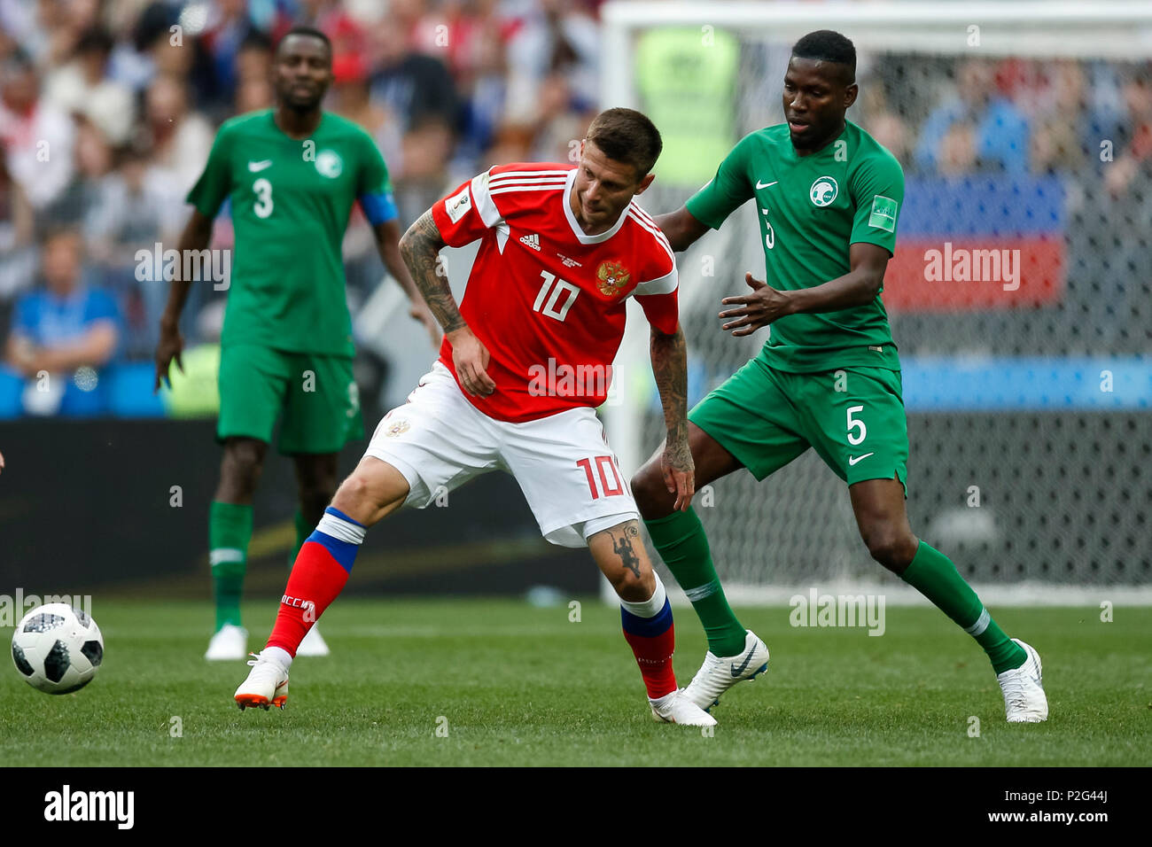 Moscow, Russia. 14th June 2018. Fedor Smolov of Russia and Omar Hawsawi of Saudi Arabia during the 2018 FIFA World Cup Group A match between Russia and Saudi Arabia at Luzhniki Stadium on June 14th 2018 in Moscow, Russia. Credit: PHC Images/Alamy Live News Stock Photo