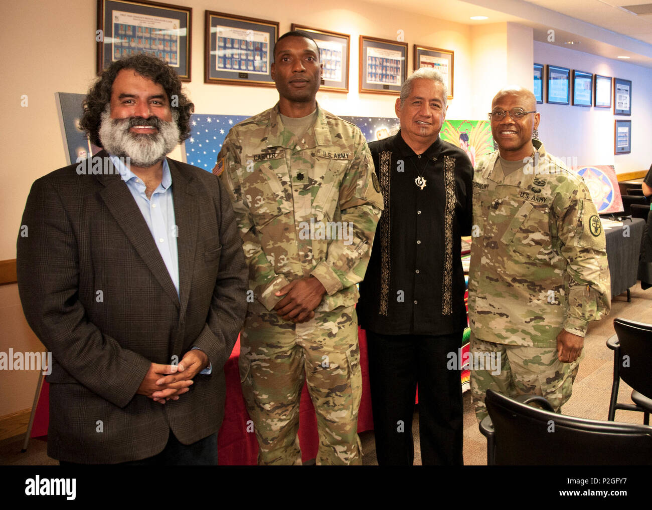 (From right to Left) Dr. Larry Valero, director of the National Security Studies Institute at the University of Texas at El Paso, Lt. Col. Bruce Carter, commander of the Fort Bliss Warrior Transition Battalion, El Paso artist Gabriel S. Gaytan, and Command Sgt. Maj. Anthony C. Robinson, acting command sergeant major, William Beaumont Army Medical Center, pose for a photo during the William Beaumont Army Medical Center’s Hispanic Heritage Month Observance held Sept. 14, 2016 at Fort Bliss, Texas.    (U.S. Army photo by Marcy Sanchez, William Beaumont Army Medical Center Public Affairs) Stock Photo