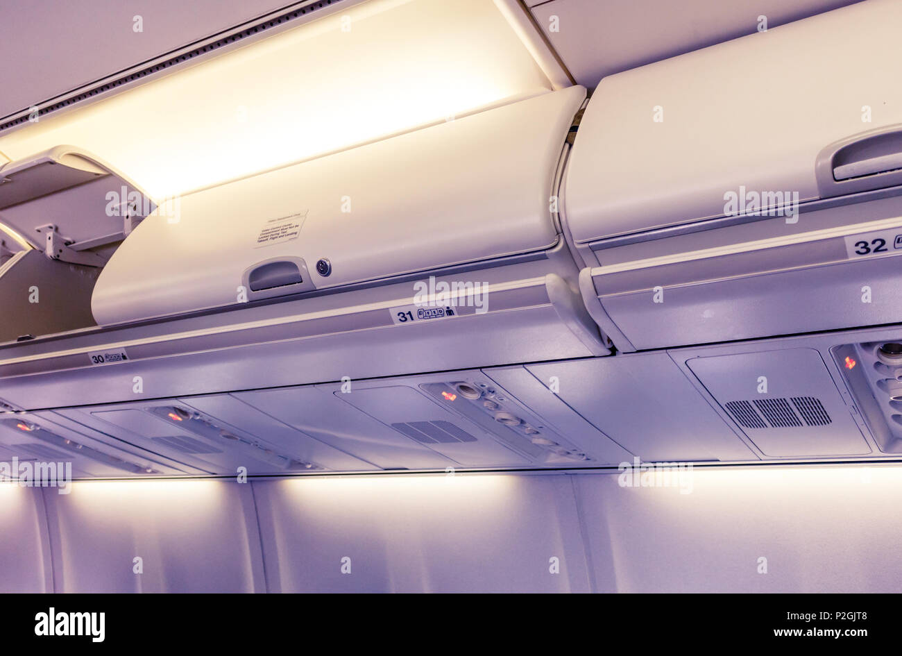 Overhead compartment luggage hires stock photography and images Alamy