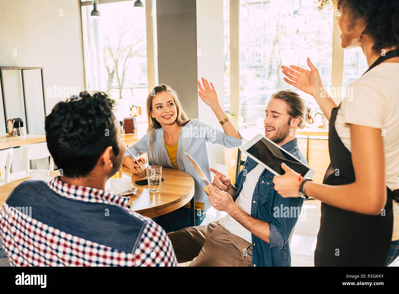 Голодная женщина и официант китаец. Taking orders. Guest check. Taking orders. Официантка ghbybvftn pfrfp e gjctnbntkmybws.