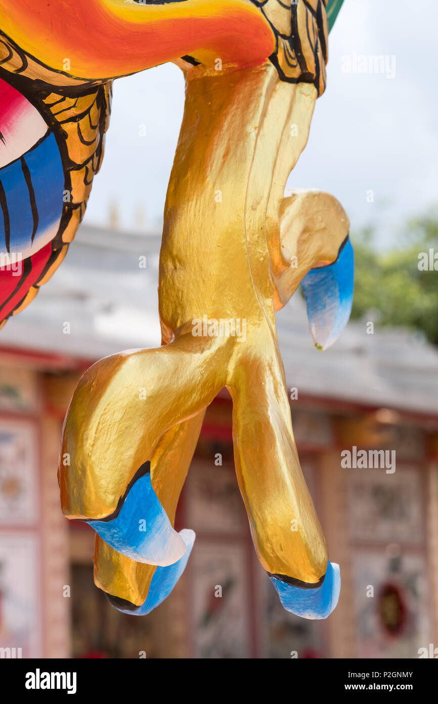 Dragon Sculpture Clutching a Ball in it`s Claw Foot, Located Outside a  Hotel in Dallas, Texas. Stock Photo - Image of dragon, tying: 171741150