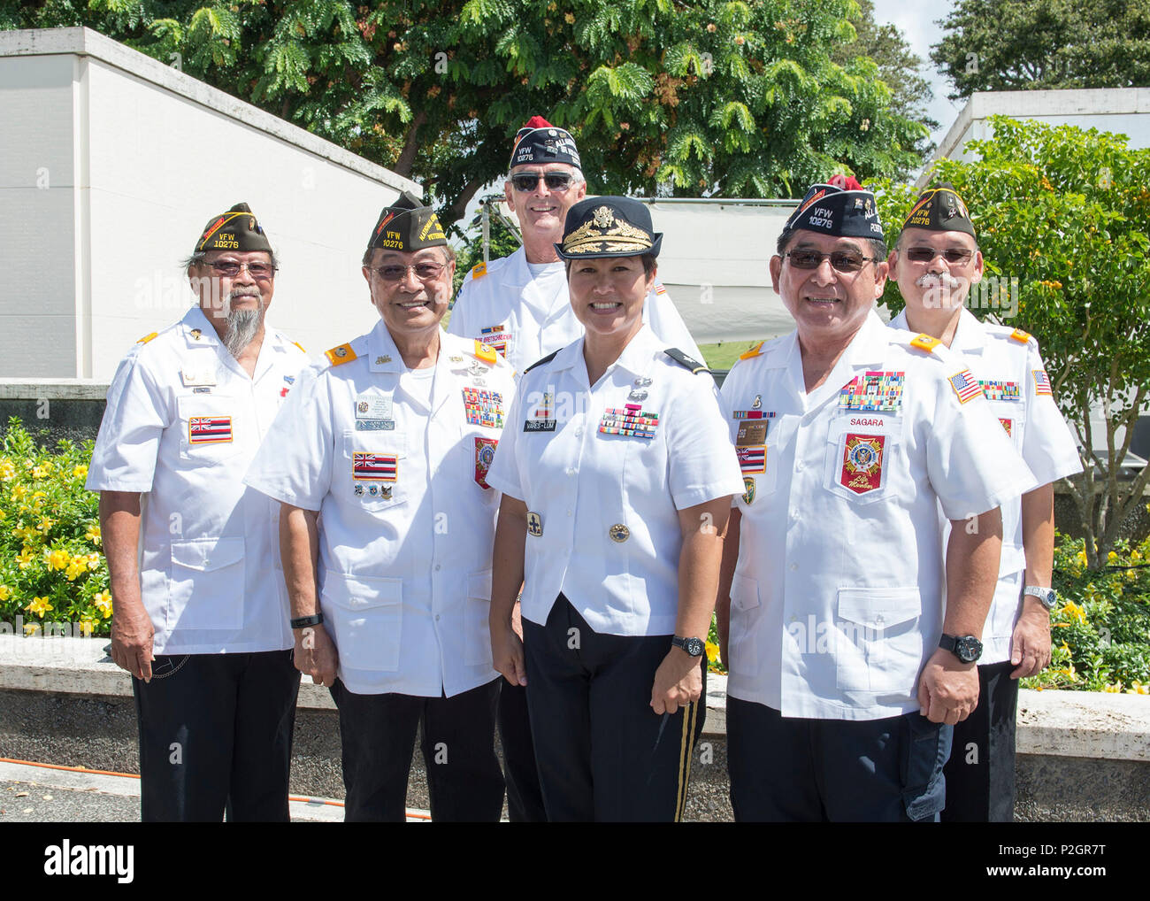 U.S. Navy Brig. Gen. Suzanne P. Vares-Lum, Mobilization Assistant, Strategic Planning and Policy of U.S. Pacific Command, pose for a photo with members of Veterans of Foreign Wars at the 11th Annual Joint Memorial Service at the National Memorial Cemetery of the Pacific in Honolulu, Hawaii, Sept. 25, 2016. The service is to honor Japanese American soldiers who served and sacrificed their lives during WWII. (U.S. Navy photo by Mass Communication Specialist 1st Class Jay M. Chu) Stock Photo