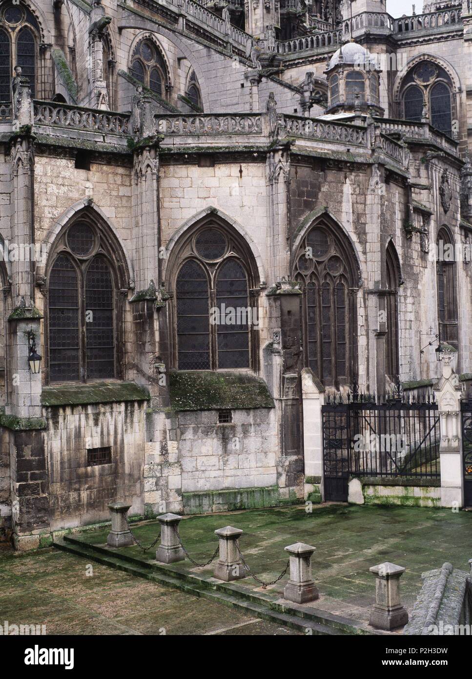 Catedral de Burgos, iniciada el año 1221 y finalizada en el s.XVI. Vista del ábside situado junto a la puerta de Pellejería. Stock Photo