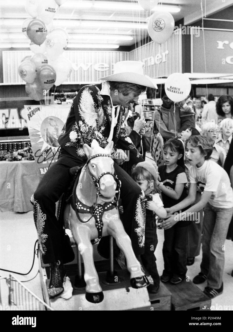 Original Film Title: THE ELECTRIC HORSEMAN.  English Title: THE ELECTRIC HORSEMAN.  Film Director: SYDNEY POLLACK.  Year: 1979.  Stars: ROBERT REDFORD. Credit: COLUMBIA/UNIVERSAL / Album Stock Photo