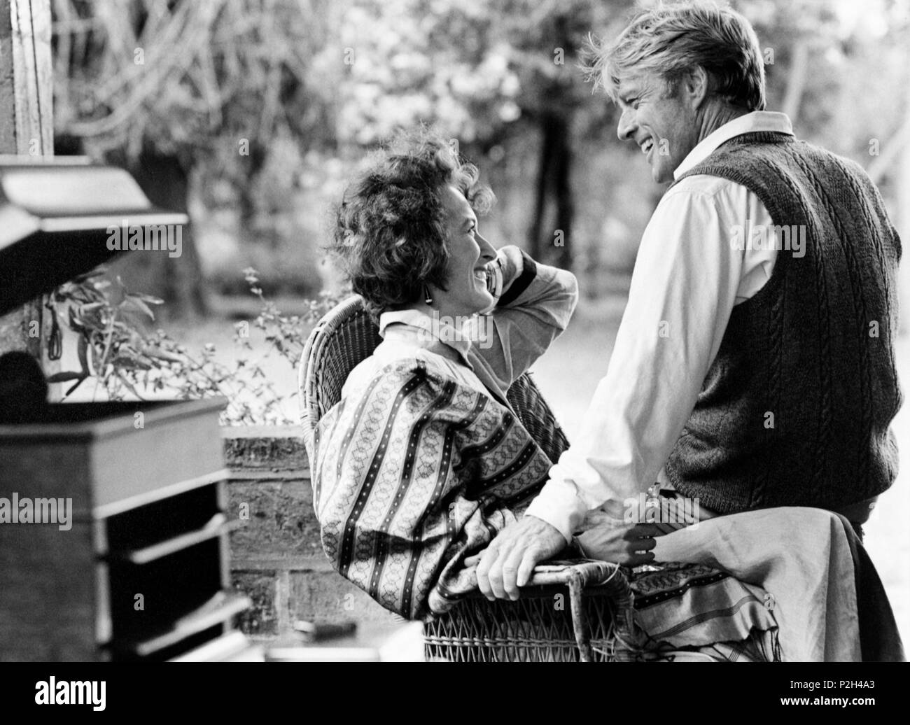 Original Film Title: OUT OF AFRICA.  English Title: OUT OF AFRICA.  Film Director: SYDNEY POLLACK.  Year: 1985.  Stars: ROBERT REDFORD; MERYL STREEP. Credit: UNIVERSAL PICTURES / CONNOR, FRANK / Album Stock Photo