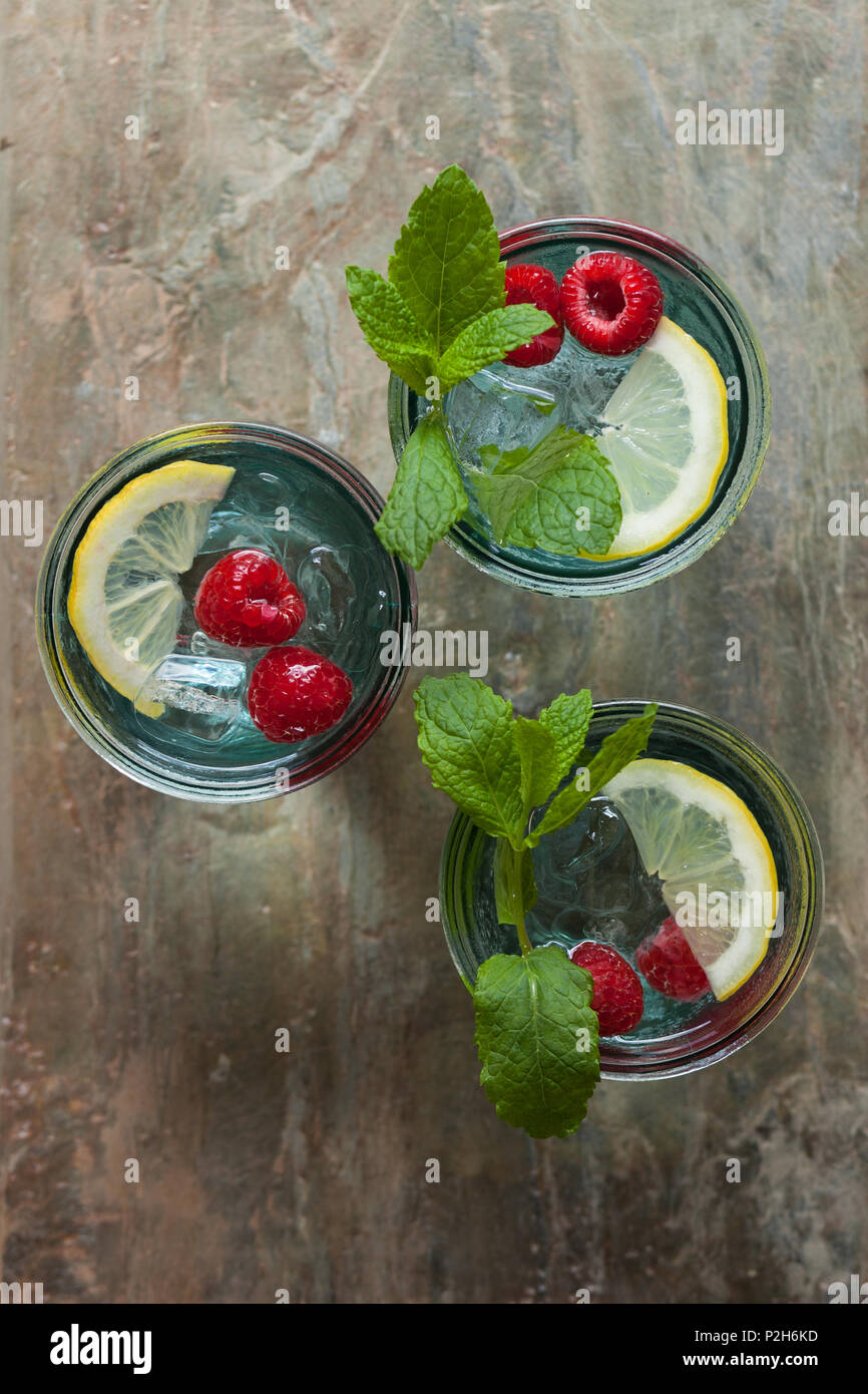 Lemon Raspberry Garnish Summer drinks with ice, lemon, raspberries and mint garnish Stock Photo ...
