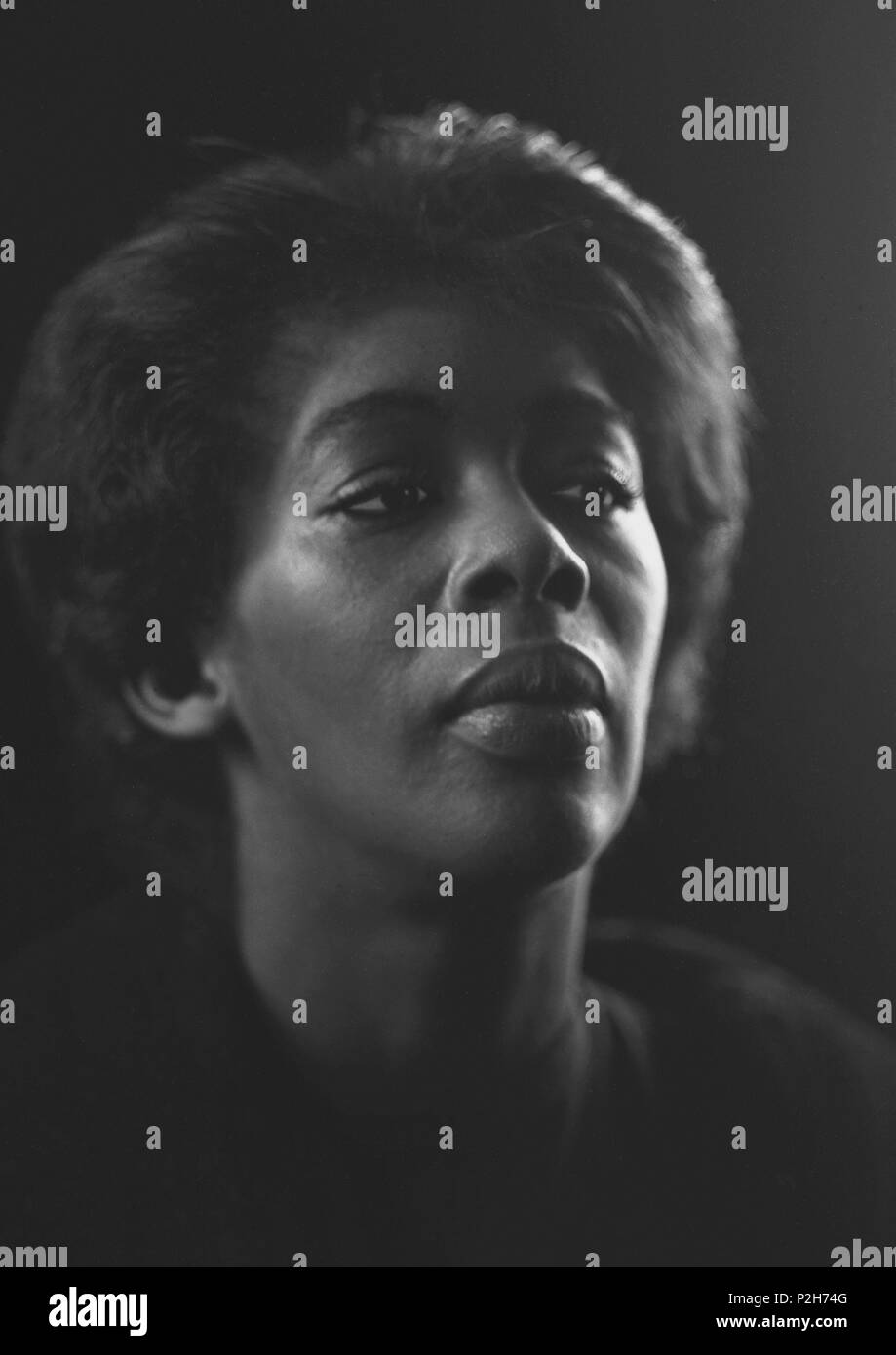La cantante de jazz Gloria Stewart, en la sala Jamboree. Barcelona, inicios  de los años 60 Stock Photo - Alamy