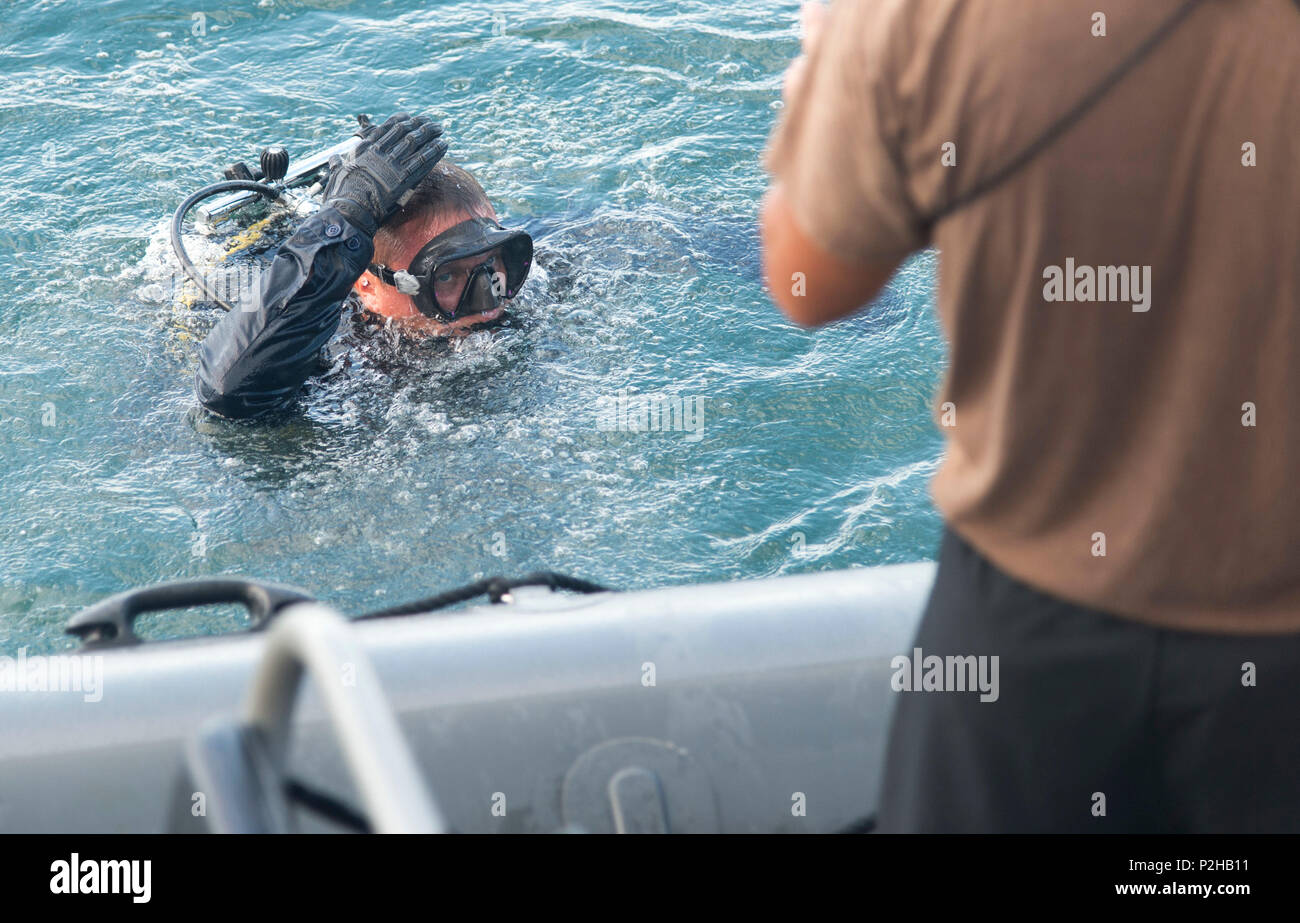 Chief navy diver hi-res stock photography and images - Page 3 - Alamy