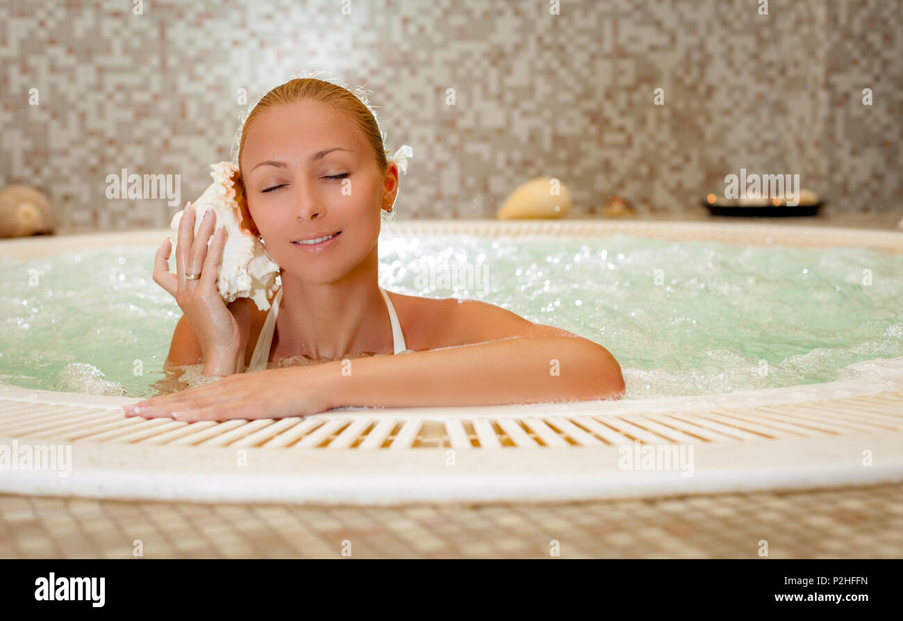 Woman In Jacuzzi Girl in hot tub hi-res stock photography and images - Alamy