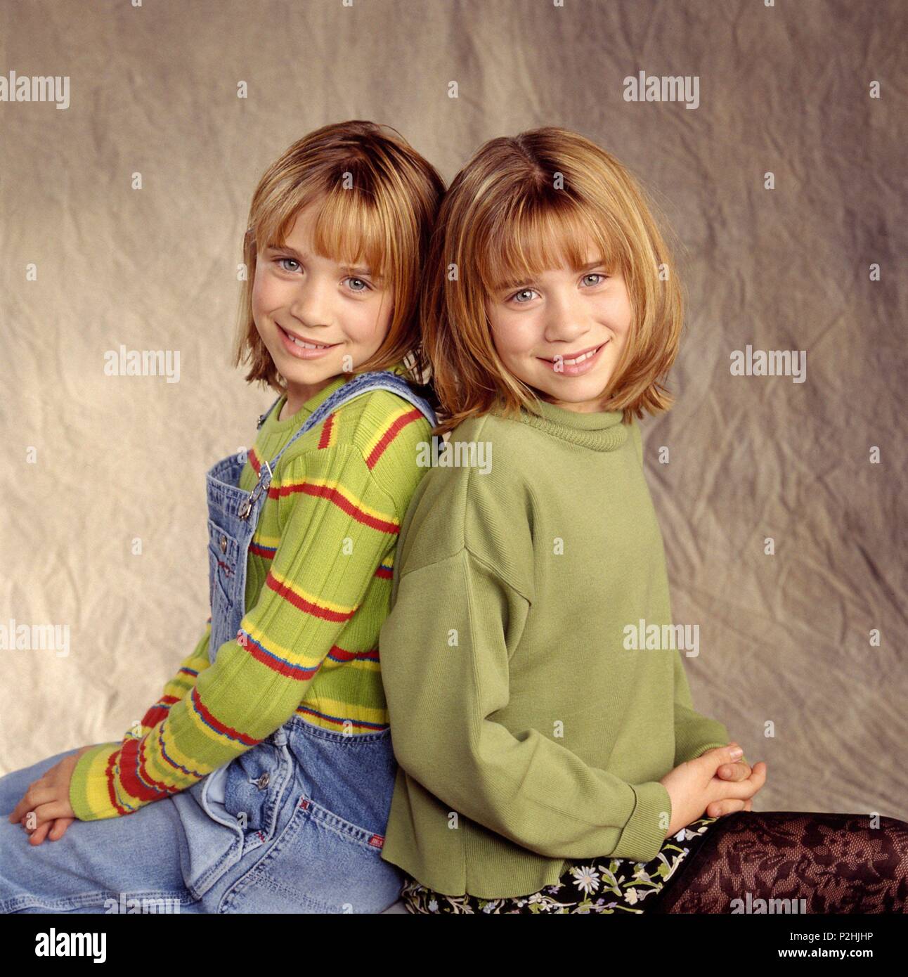 Mary kate and ashley 1998 hi-res stock photography and images - Alamy