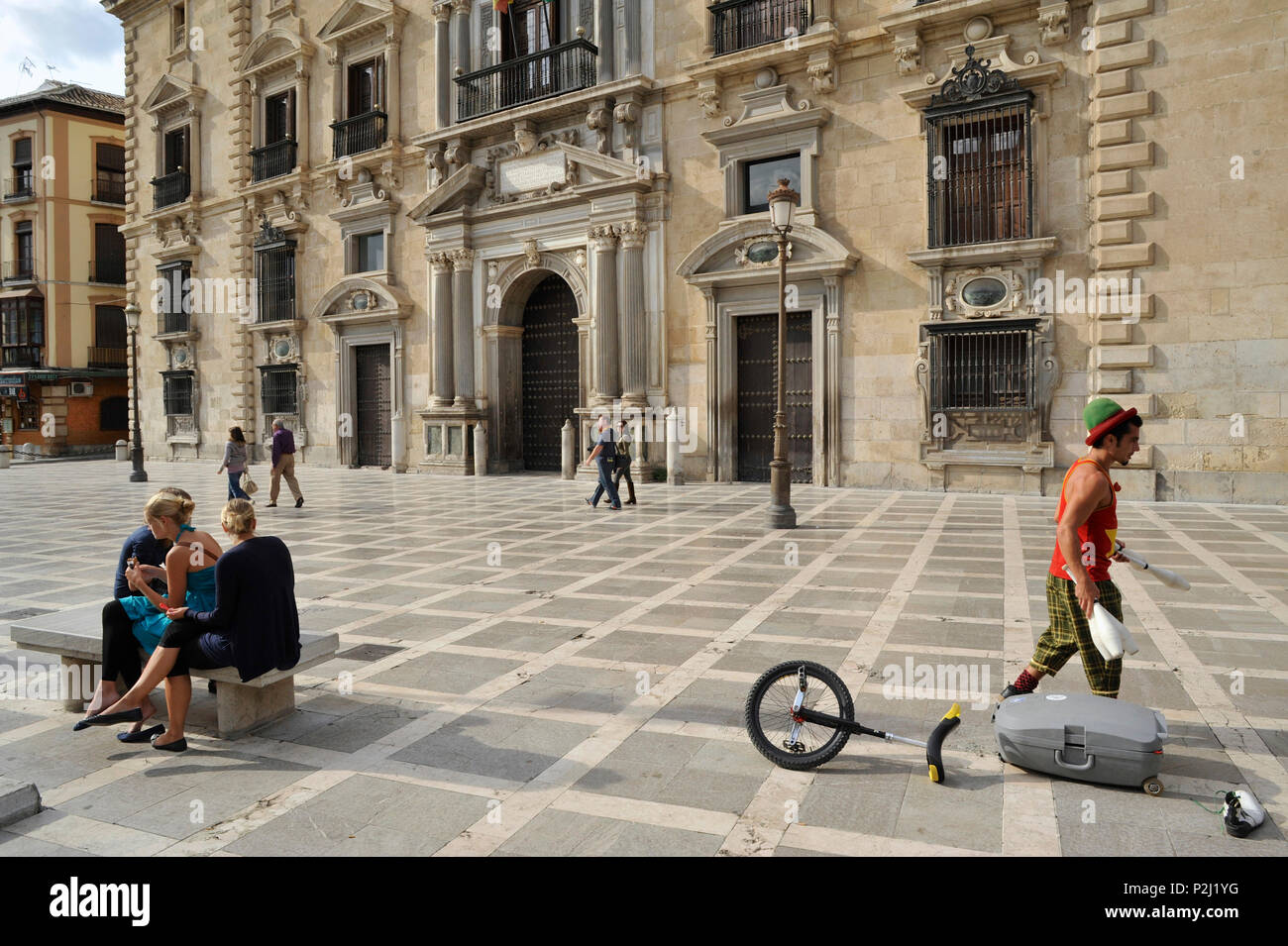 Tourists and juggler on the Plaza Nueva, Granada, Andalusia, Spain Stock Photo