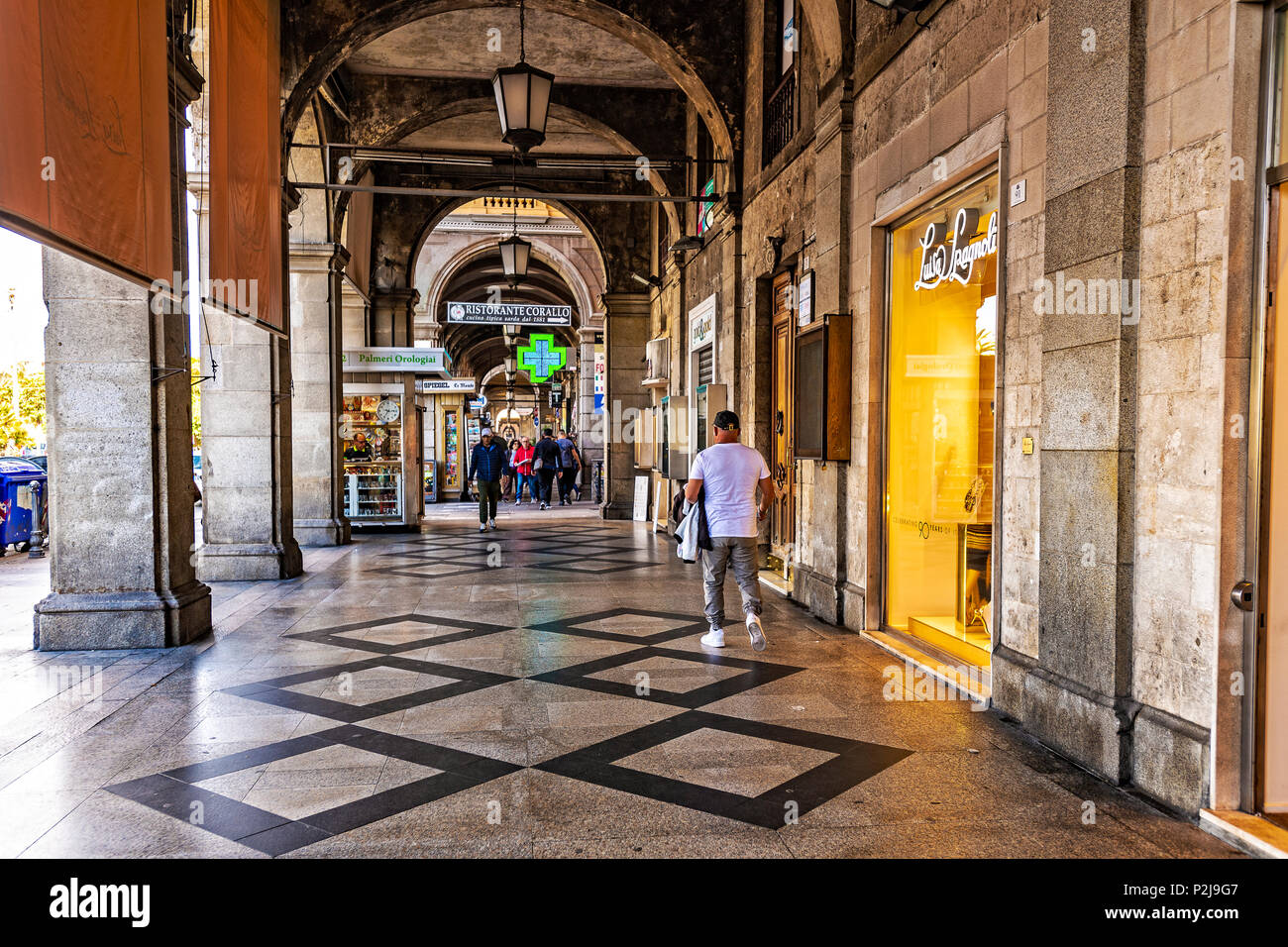 Via Cagliari Roma High Quality Stock Photos Of Via Roma Proponiamo In Vendita Un Appartamento Ad Uso Ufficio Cat