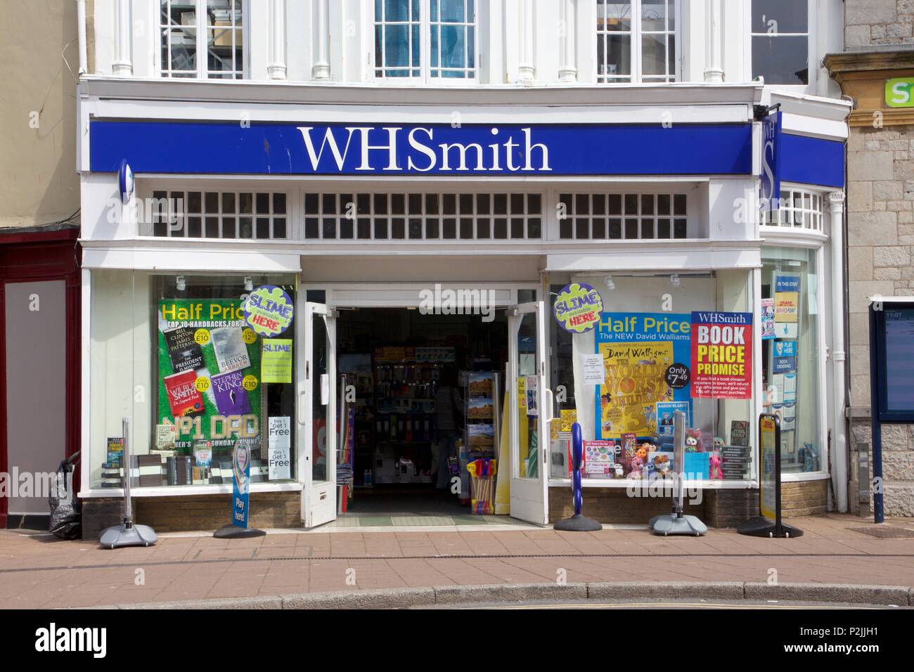WHSmith shop, a British retailer selling books, stationery, magazines, newspapers and confectionary, in Teignmouth, South Devon Stock Photo