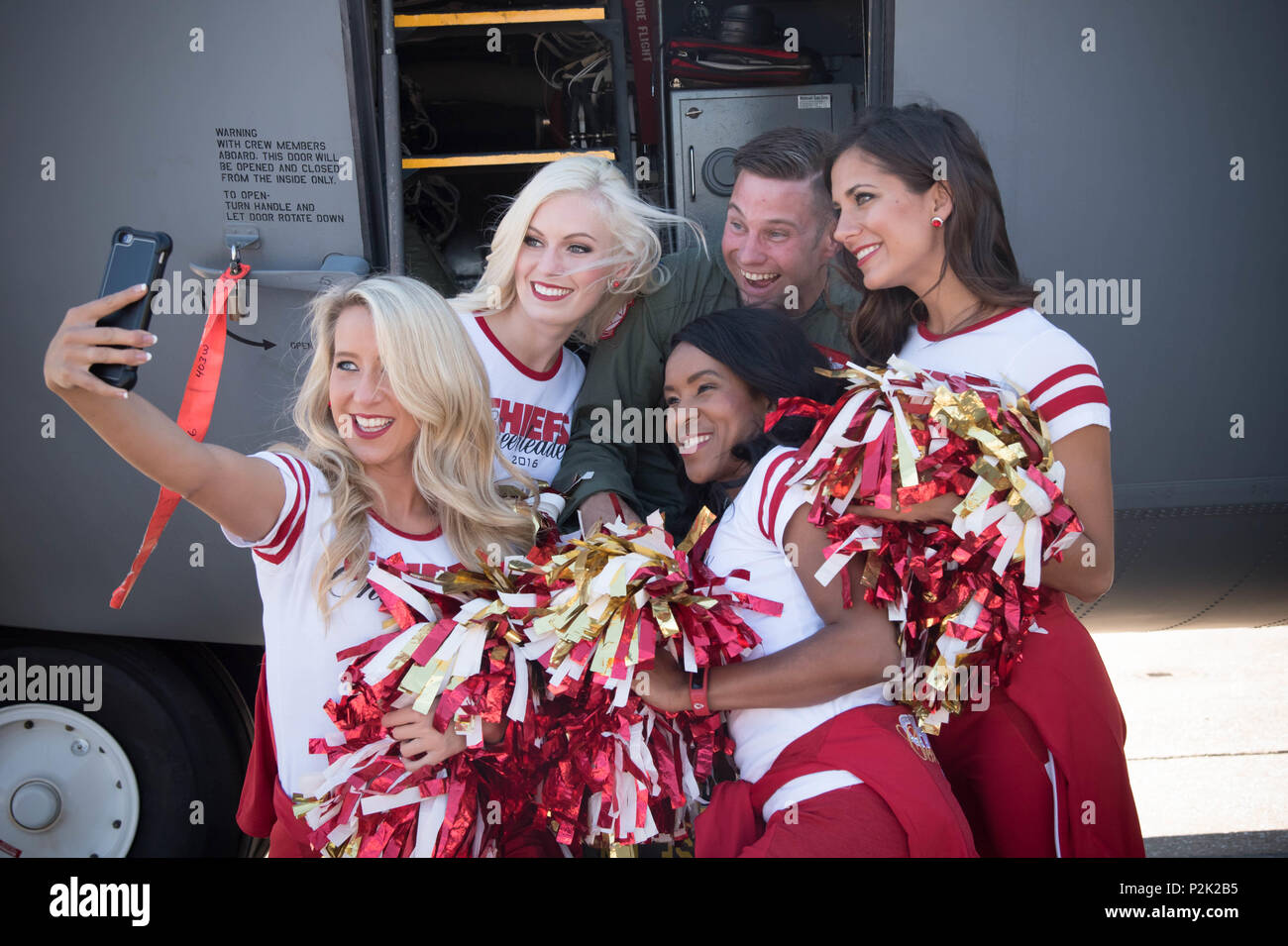 Kansas city chiefs cheer squad hi-res stock photography and images - Alamy