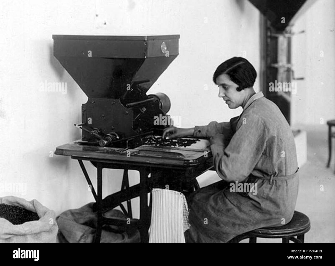 47 Lavorazione del caffè (Cooperative Operaie di Trieste, Istria e Friuli) Stock Photo