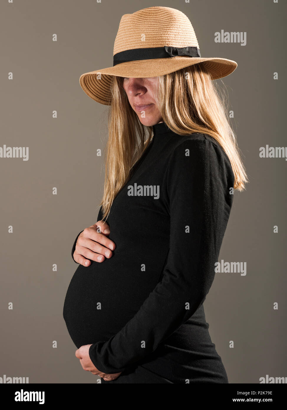 Pregnant white woman hi-res stock photography and images - Alamy