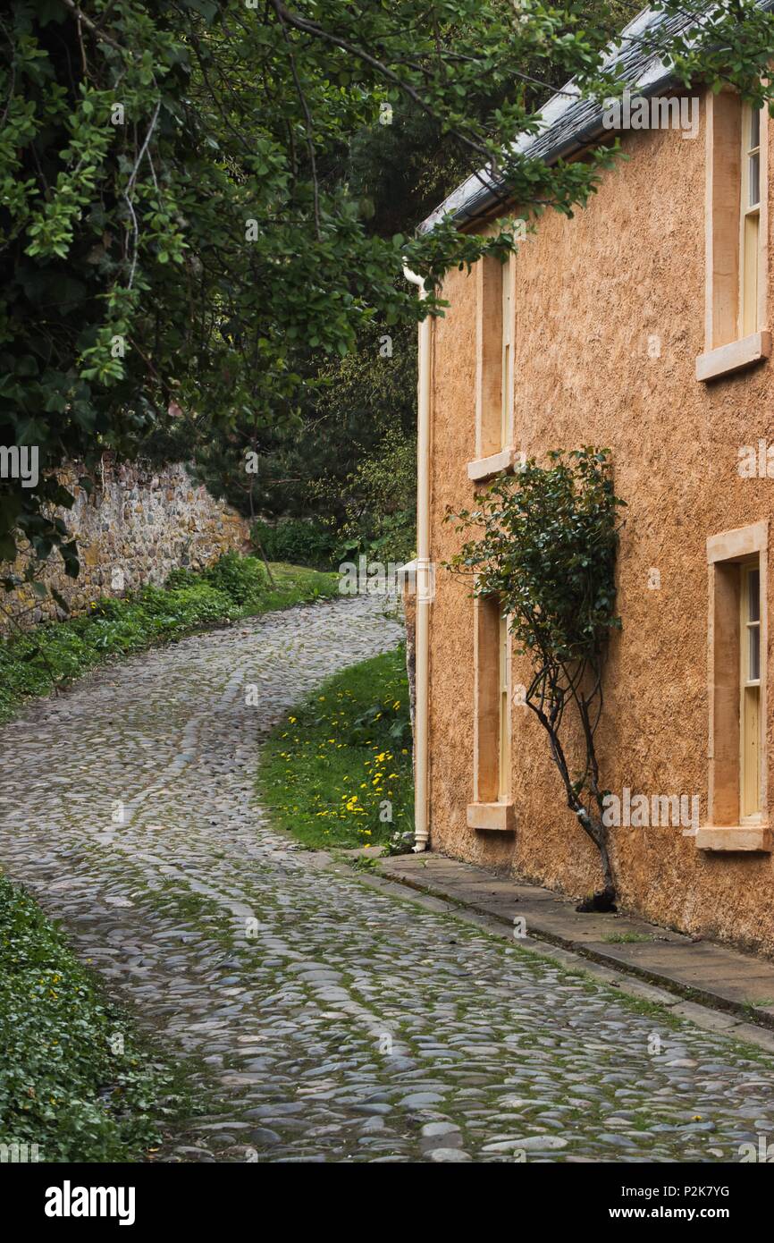 A cottage in a cobbled lane in Cromarty village, Black Isle, Scottish Highlands Stock Photo