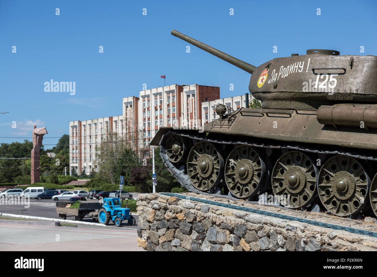 25.08.2016, Tiraspol, Transnistria, Moldova - The famous tank monument in the city center, a Russian T 34 from the Second World War. One of the many r Stock Photo