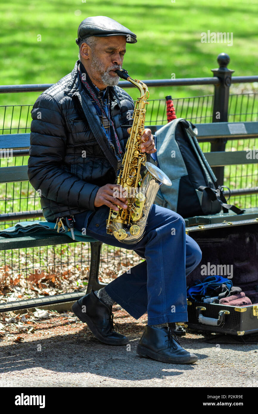 Manhattan sax saxophone usa hi-res stock photography and images - Alamy