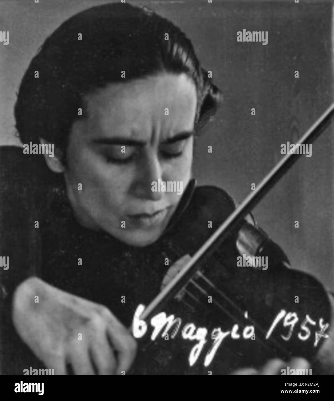 . Italiano: Lilia D'Albore - violinista - foto privata . 6 May 1957. Unknown photographer 48 Lilia D'Albore Stock Photo