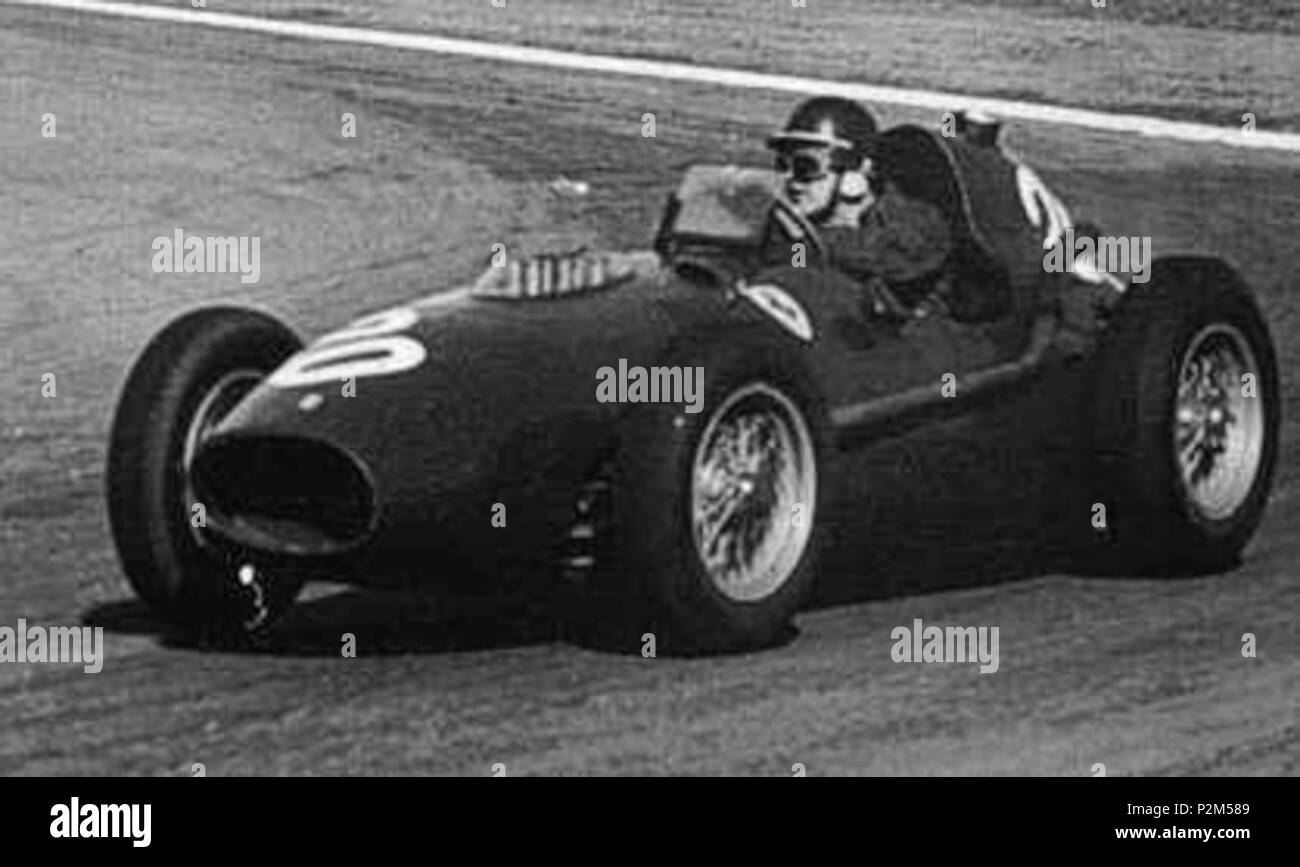 . Mike Hawthorn drove his Ferrari at the 1958 Argentine Grand Prix, from italian  . 1958. This file is lacking author information. 56 Mike Hawthorn 1958 Argentine GP Stock Photo