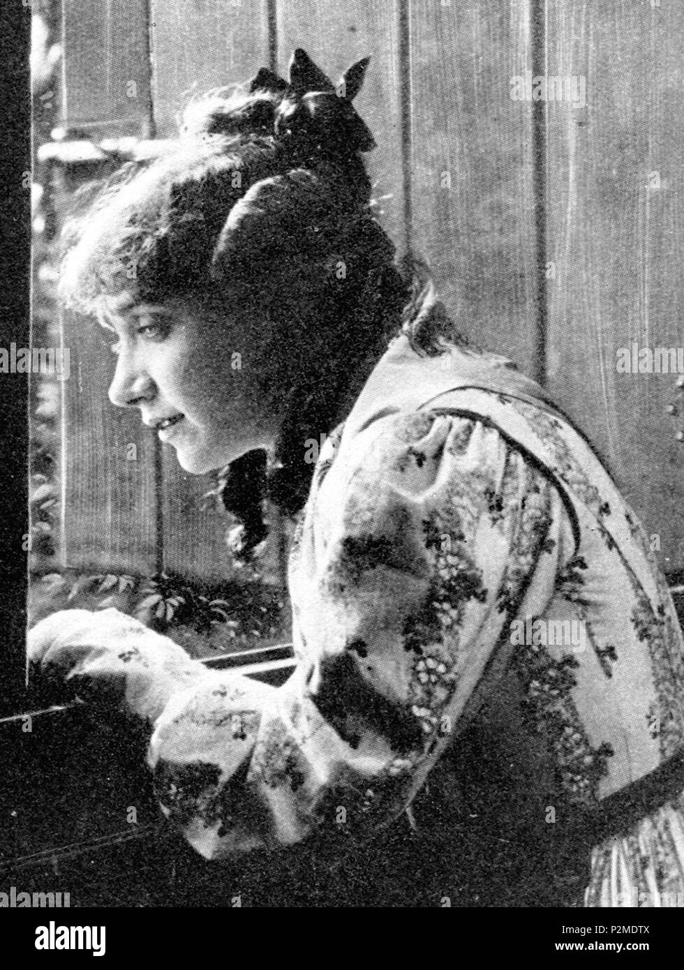 . Italiano: Fernanda Negri Pouget ne La lampada della nonna (1913) . 17 September 2016. Unknown 64 Negri-pouget-f 1913 Stock Photo