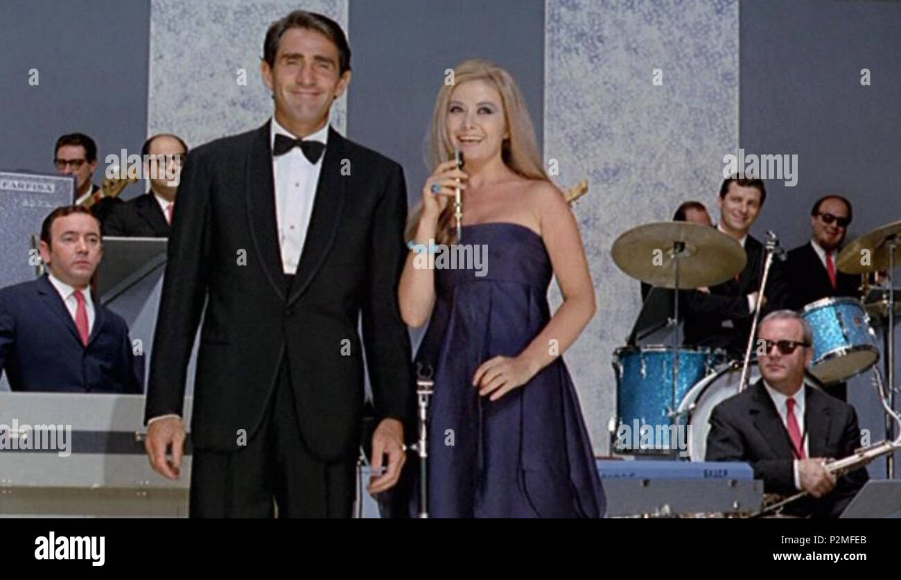 . Italiano: Screenshot del film La più bella coppia del mondo:I presentatori del Cantagiro 1967, Walter Chiari e Paola Quattrini, con l'orchestra del Cantagiro . This file is lacking author information. 39 I presentatori del Cantagiro 1967, Walter Chiari e Paola Quattrini, con l'orchestra del Cantagiro Stock Photo
