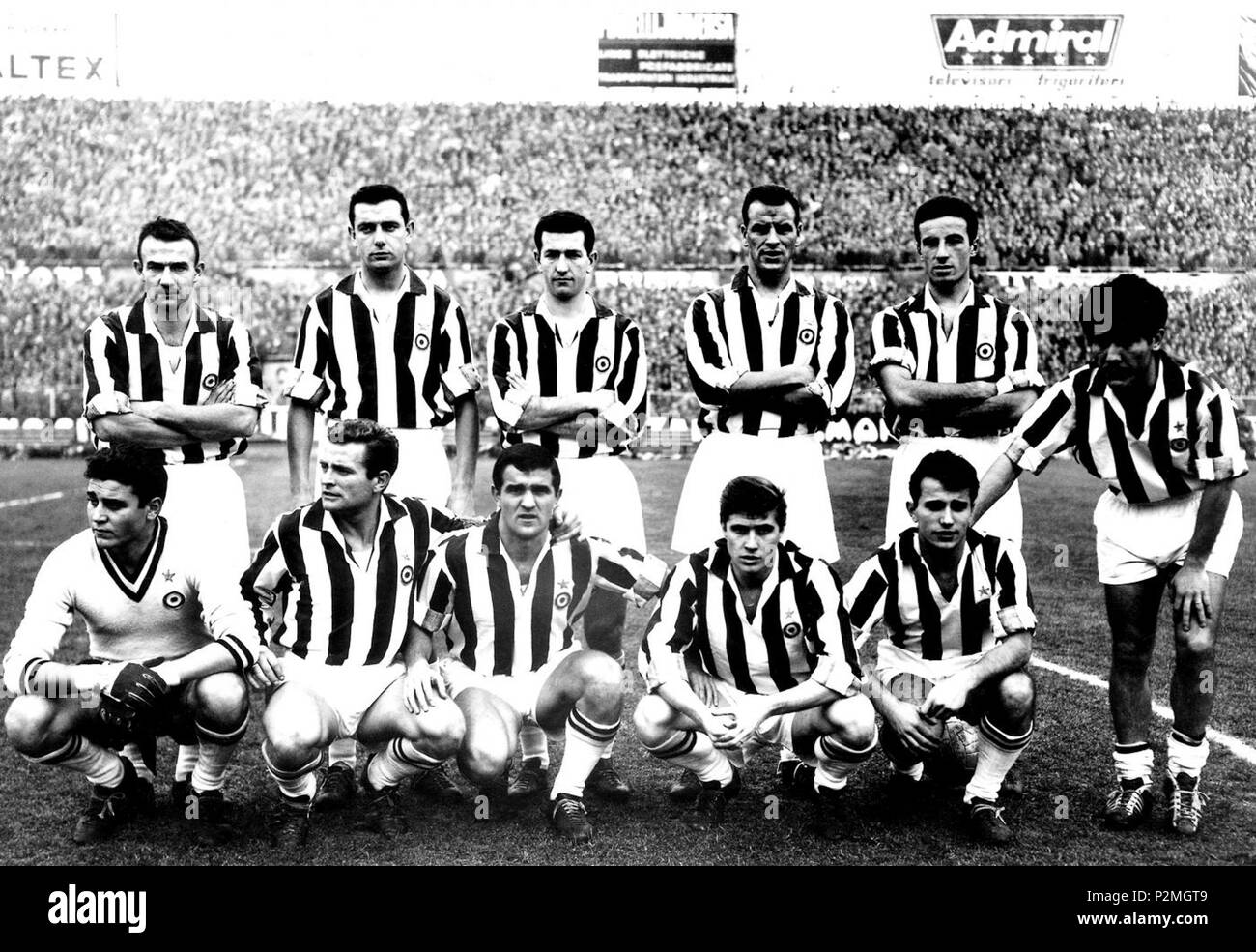 Italiano: Torino, stadio Comunale, 1959. Una formazione della nella  stagione 1959-1960, 1ª classificata nel campionato di Serie A e vincitrice  della Coppa Italia – primo double nazionale nella storia dei bianconeri –;