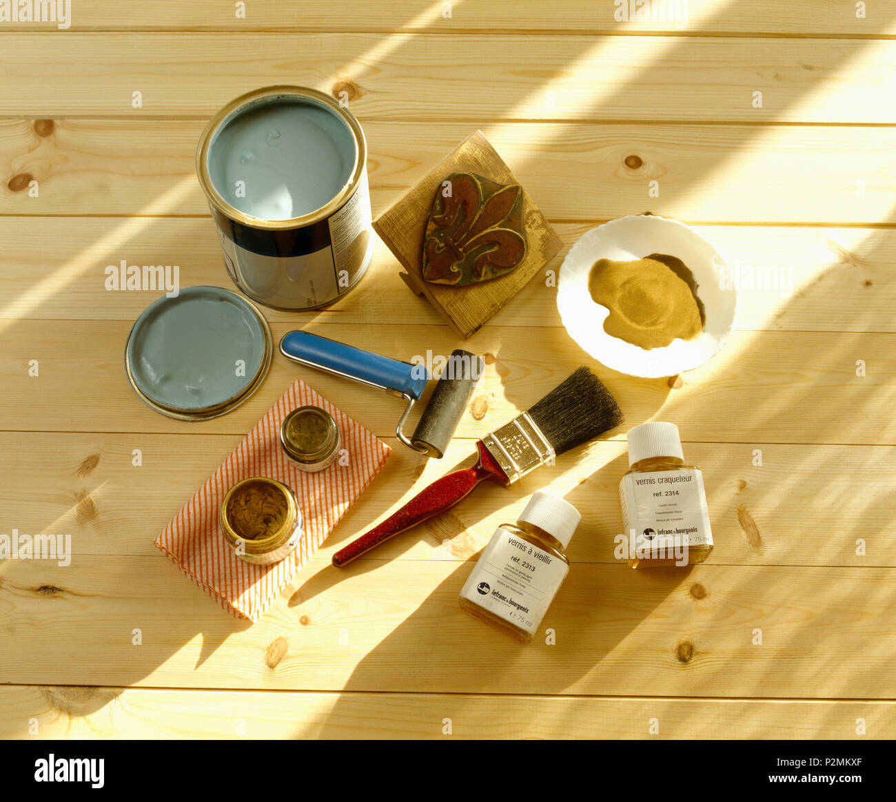 Paint tin paint tins hires stock photography and images Alamy