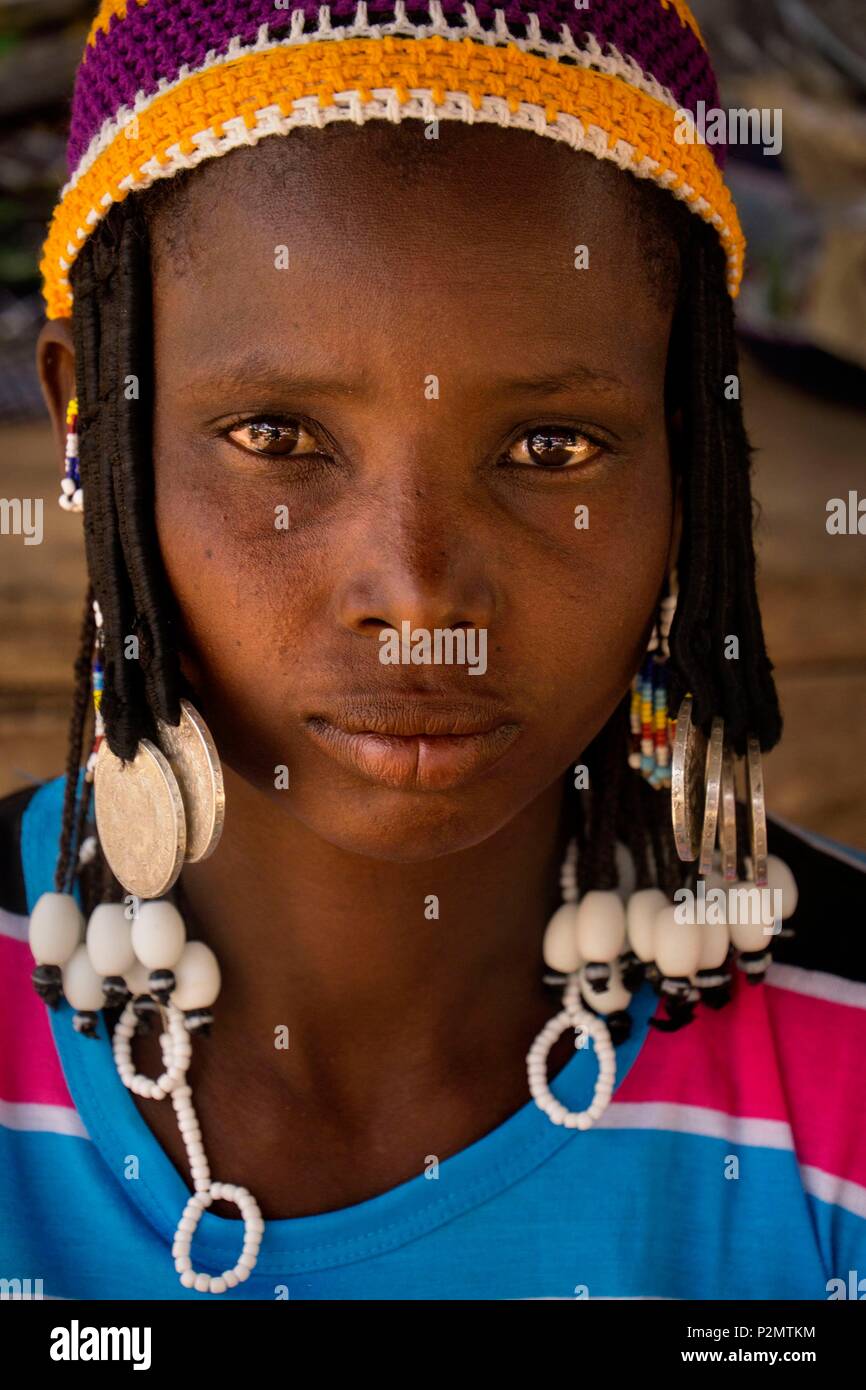 Burkina Faso, Portrait of a Pele woman, a traditionally nomadic ethnic group, spread over some fifteen countries, mostly Muslim, even though a minority is Christian and animist Stock Photo